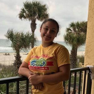 Meet your Posher, Selena